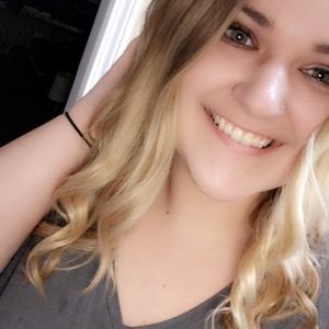 Meet your Posher, Cayley amber